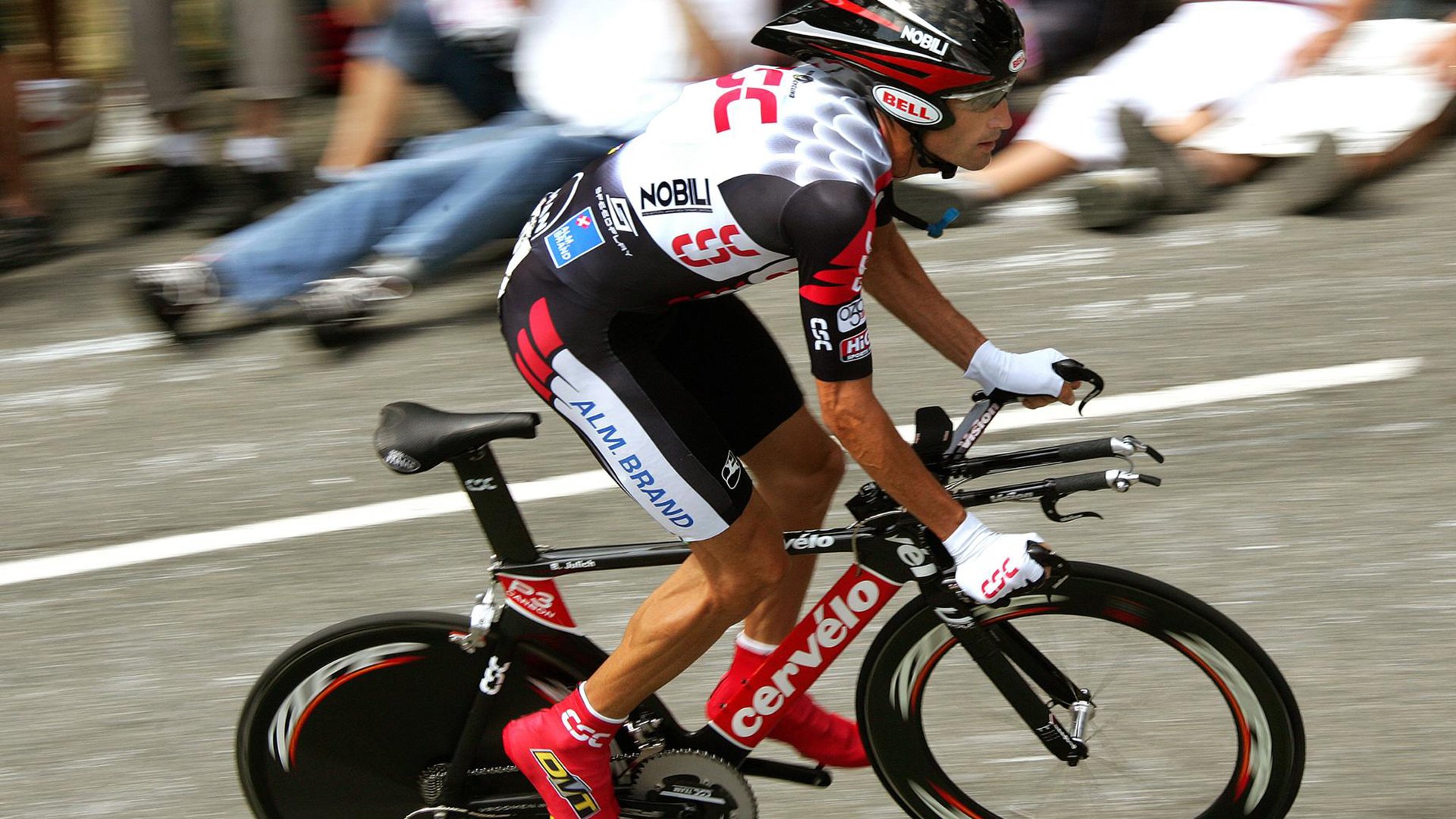 双加时鏖战！湖人险胜勇士，詹姆斯关键三分锁定胜局